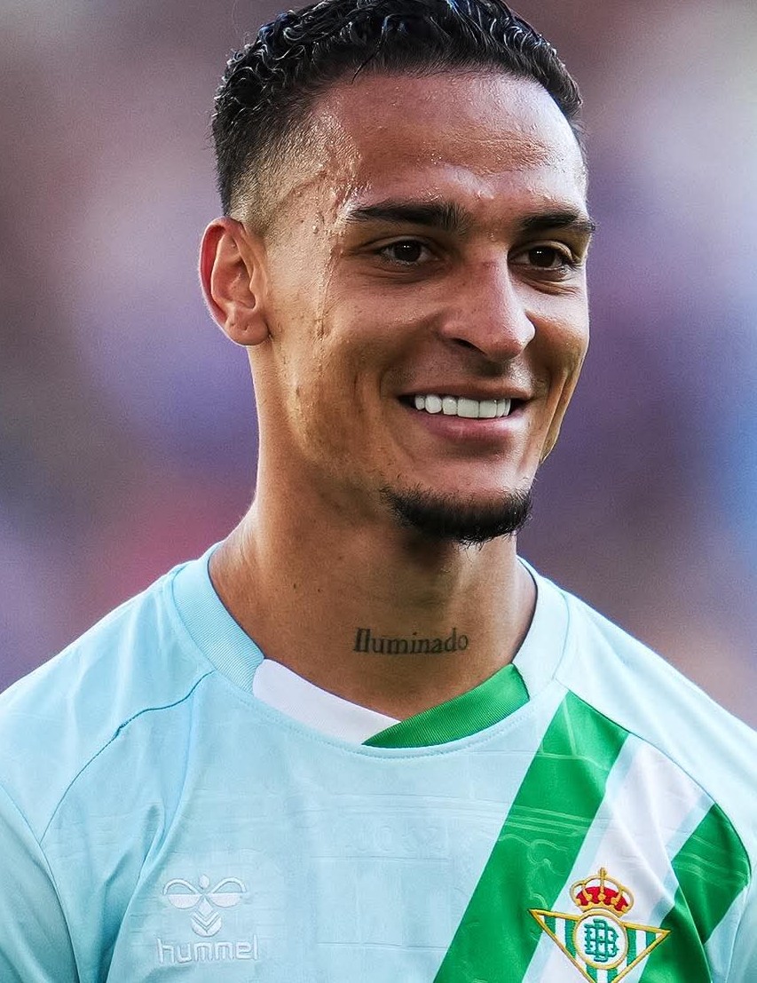 ANTONY WITH A BRACE AND ASSIST